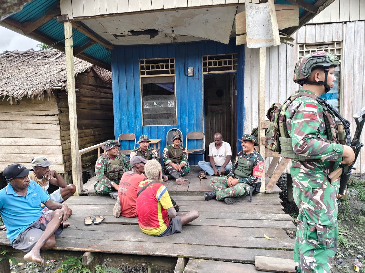 Satgas Yonif 123/Rajawali Salurkan Bantuan Pangan di Kampung Binam Asmat. - thewasesanews.com