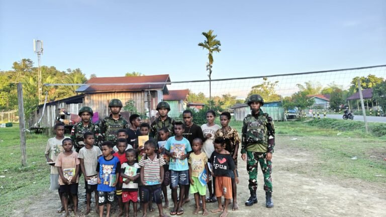 Satgas Yonif 521/DY Salurkan Buku dan Alat Olahraga di Jayapura. - thewasesanews.com