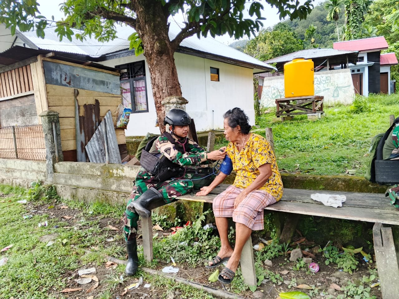 Satgas Yonif 410/ALG Gelar Pelayanan Kesehatan Gratis di Kaimana. - thewasesanews.com