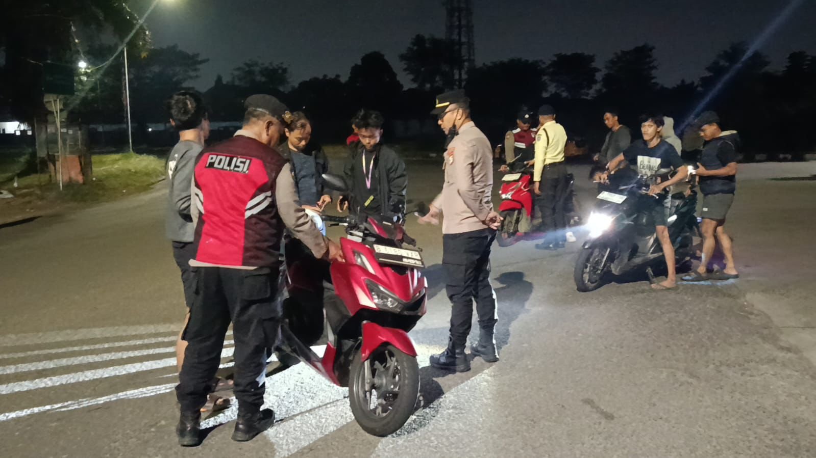 Polsek Pinang Gelar Patroli Dini Hari Antisipasi Gangguan Kamtibmas. - thewasesanews.com