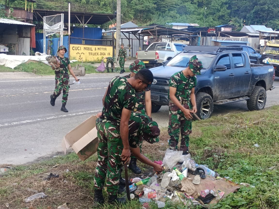 Prajurit Kodam XVIII/Kasuari Gelar Karya Bakti Jelang Pesparawi Nasional XIV. - thewasesanews.com
