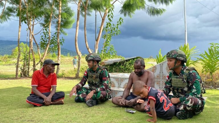 Satgas Yonif 521/DY Pererat Silaturahmi dengan Warga Elelim. - thewasesanres.com