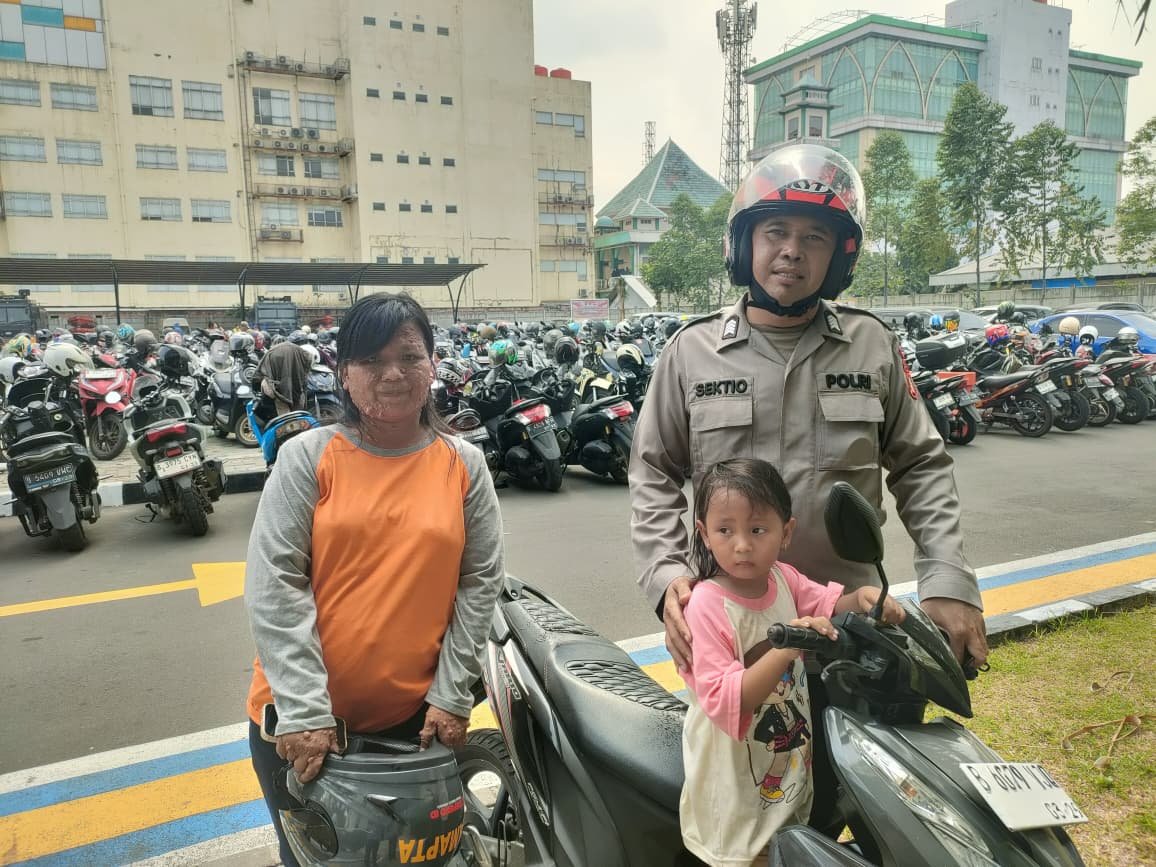 Polisi Pertemukan Kembali Bocah Tersesat di Tangerang dengan Ibunya. - thewasesanews.com