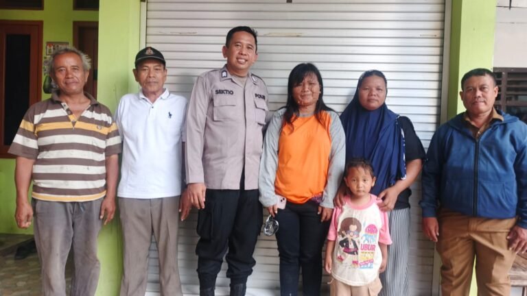 Polisi Pertemukan Kembali Bocah Tersesat di Tangerang dengan Ibunya. - thewasesanews.com