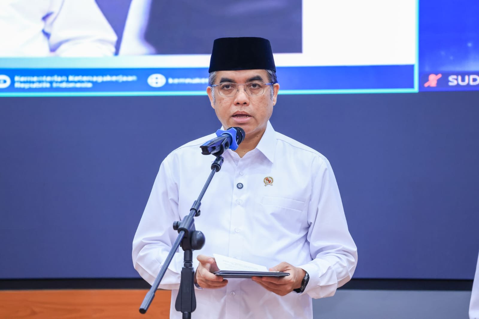 Menaker Yassierli Lantik Pejabat Baru Tekankan Penguatan K3 Nasional. - thewasesanews.com