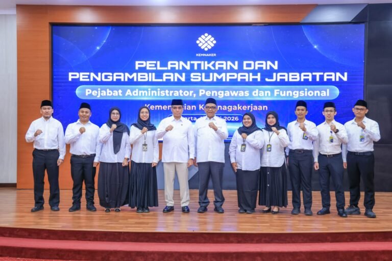 Menaker Yassierli Lantik Pejabat Baru Tekankan Penguatan K3 Nasional. - thewasesanews.com