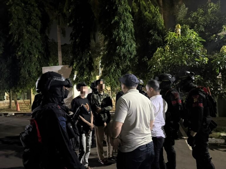 Brimob Amankan Remaja Narkoba Saat Patroli Cegah Tawuran di Bekasi. - thewasesanews.com