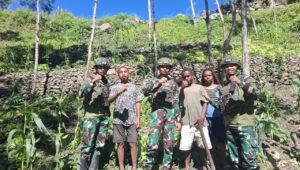 Ketahanan Pangan di Pedalaman Papua: Satgas Yonif 521/DY Dampingi Warga. - thewasesanews.com