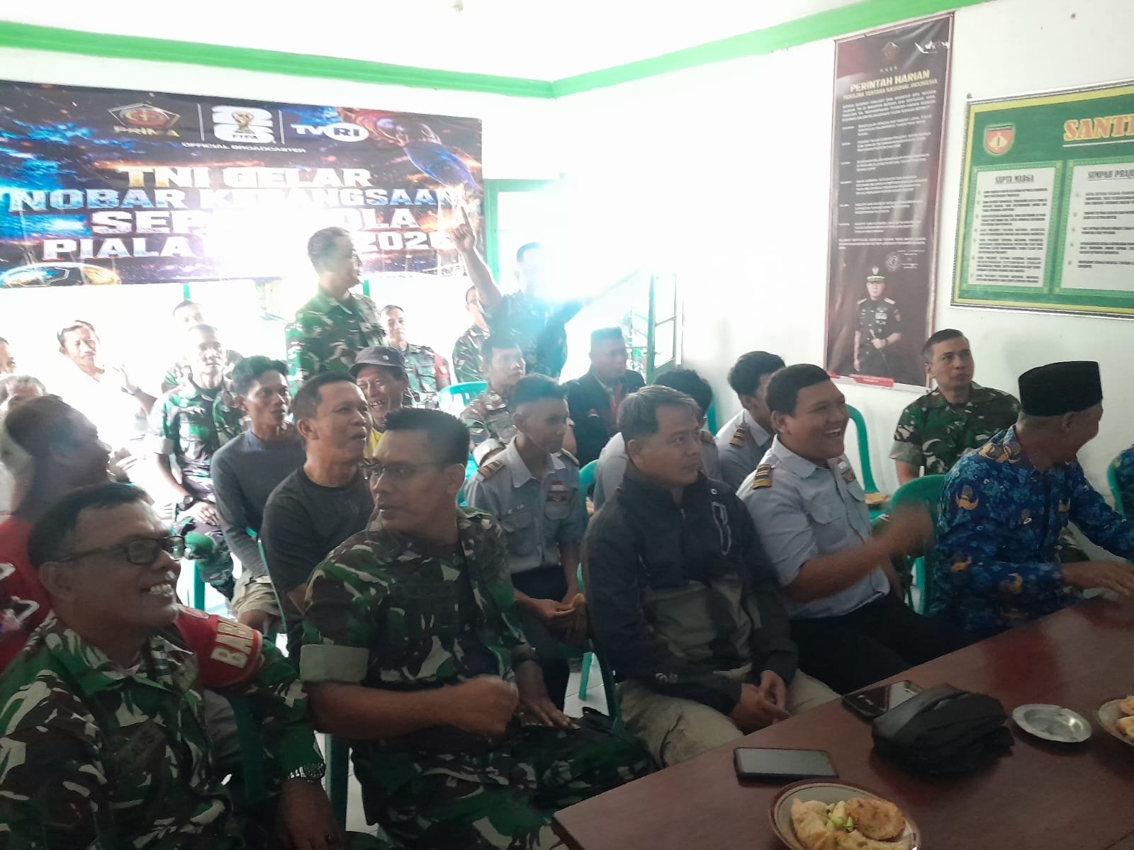 Nonton Bareng Piala Dunia di Koramil Satukan TNI dan Warga. - thewasesanews.com