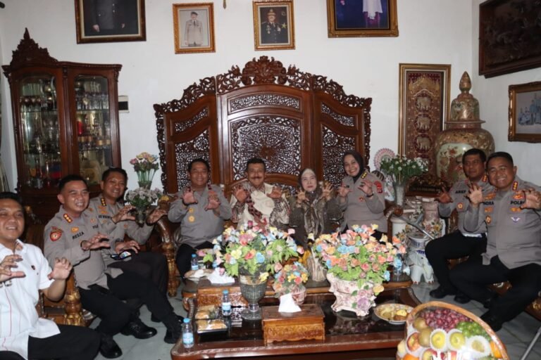 Kapolresta Tangerang Gelar Anjangsana ke Mantan Kapolda Banten. - thewasesanews.com