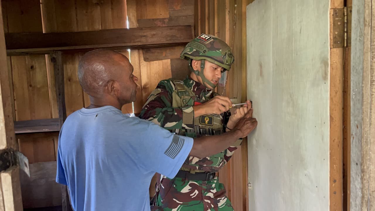 Asah Asih Asuh di Tanah Papua Lewat Aksi Sosial Satgas Yonif 521/DY. - thewasesanews.com