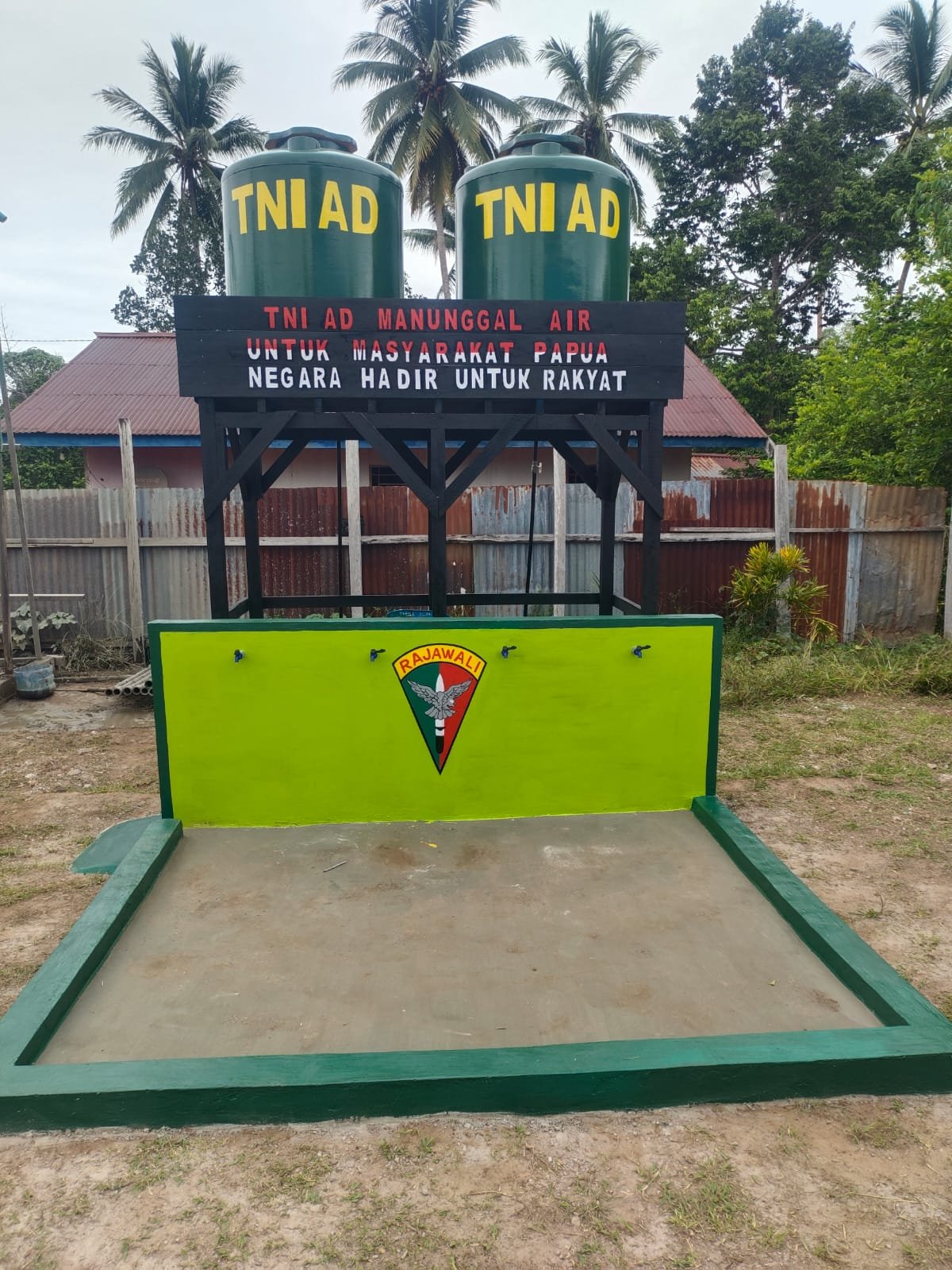 Satgas Yonif 123/Rajawali Bangun Sumur Bor di Gereja Katolik Mappi. - thewasesanews.com