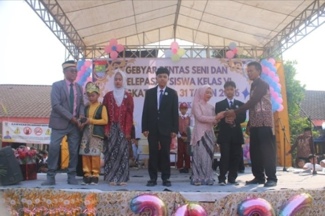 Pelepasan Siswa SDN Legok 2 Angkatan 31 Berlangsung Meriah. - thewasesanews.com