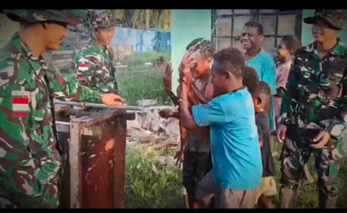 Satgas Yonif 123/Rajawali Bangun Sumur Bor di Kimaam Papua. - thewasesanews.com