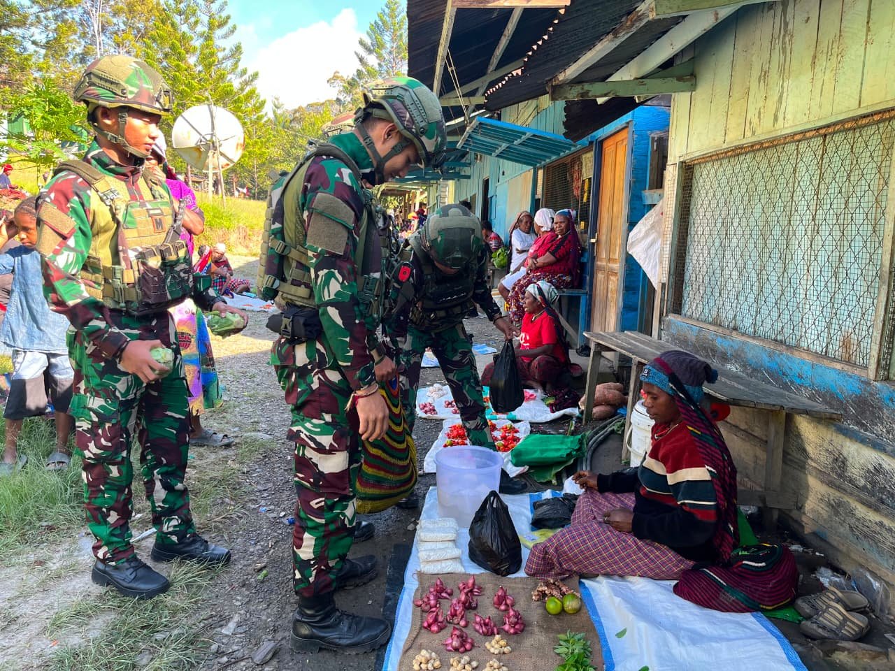 Satgas Yonif 521 Dongkrak Ekonomi Rakyat di Distrik Kelila Papua. - thewasesanews.com