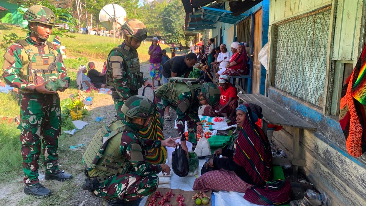 satgas-yonif-521-ekonomi-pasar-kelila-papua. - thewasesanews.com