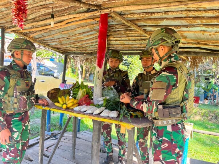 Satgas Yonif 521 Dongkrak Ekonomi Rakyat di Distrik Kelila Papua. - thewasesanews.com