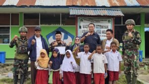 Satgas Yonif 521/DY Renovasi Sekolah di Papua. - thewasesanews.com