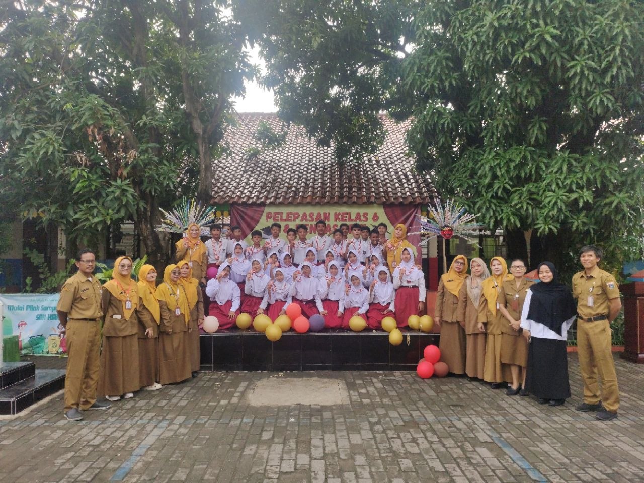 SDN Kamal 05 dan 06 Pagi Lepas 123 Siswa Kelas VI. - thewasesanews.com