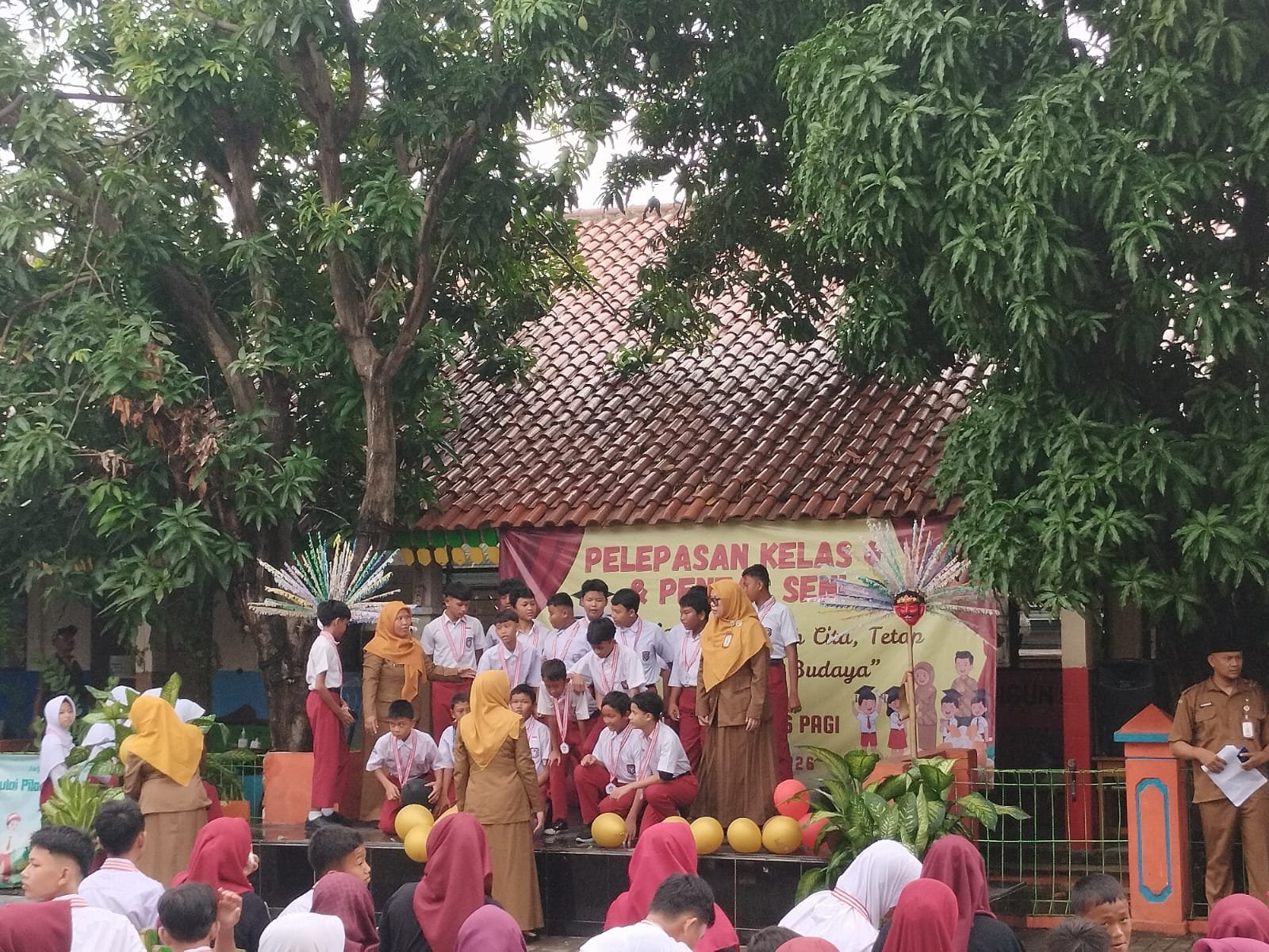 SDN Kamal 05 dan 06 Pagi Lepas 123 Siswa Kelas VI. - thewasesanews.com