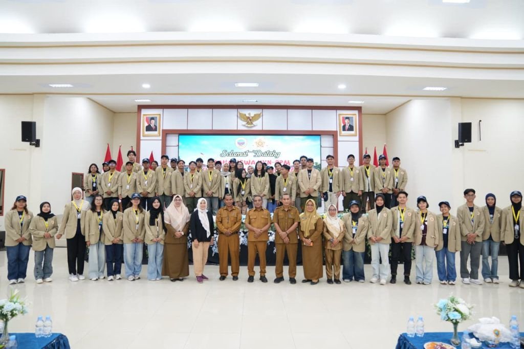 Wabup Ahlan Terima Mahasiswa KKN UGM Halmahera Tengah di Weda. - thewasesanews.com