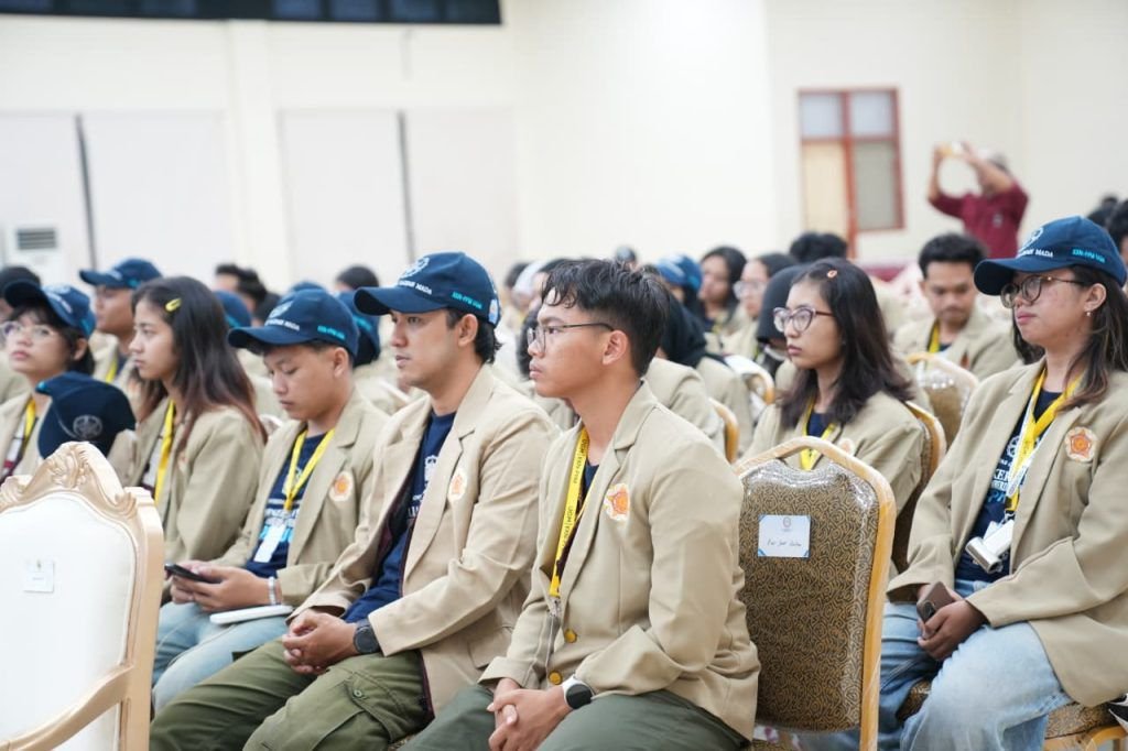 Wabup Ahlan Terima Mahasiswa KKN UGM Halmahera Tengah di Weda. - thewasesanews.com