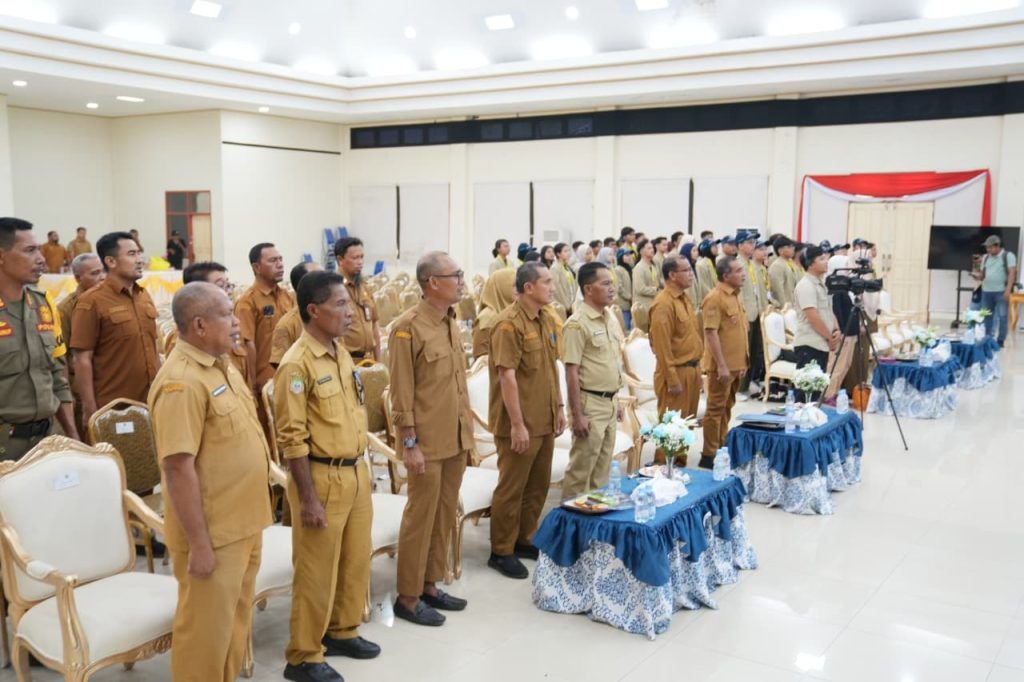 Wabup Ahlan Terima Mahasiswa KKN UGM Halmahera Tengah di Weda. - thewasesanews.com