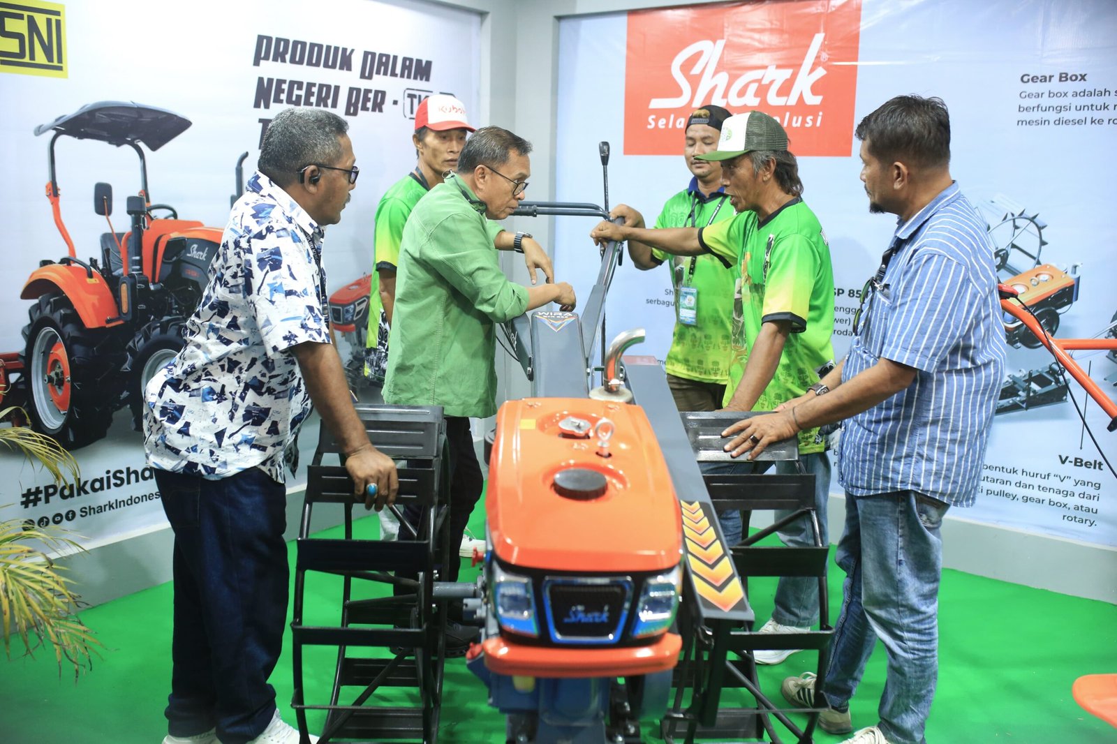 Bupati Ikram Tinjau Stan Pertanian Halmahera Tengah di PENAS XVII. - thewasesanews.com