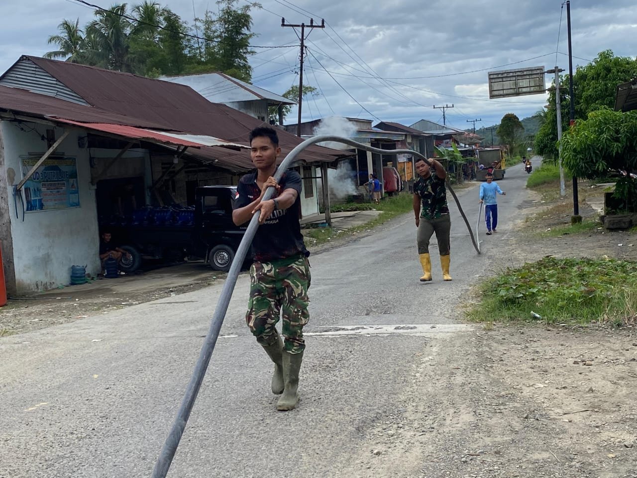 TNI AD Kebut Pipanisasi Air Bersih di Maniamolo Nias Selatan. - thewasesanews.com