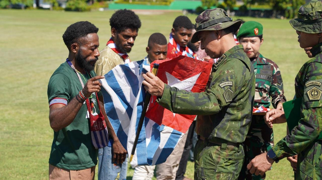 37 Anggota OPM Sorong Raya Kembali ke NKRI Melalui Dialog. - thewasesanews.com