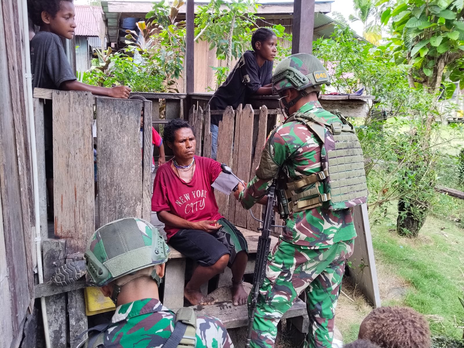 Satgas Yonif 645 GTY Gelar Komsos Kesehatan di Yalimo. - thewasesanews.com