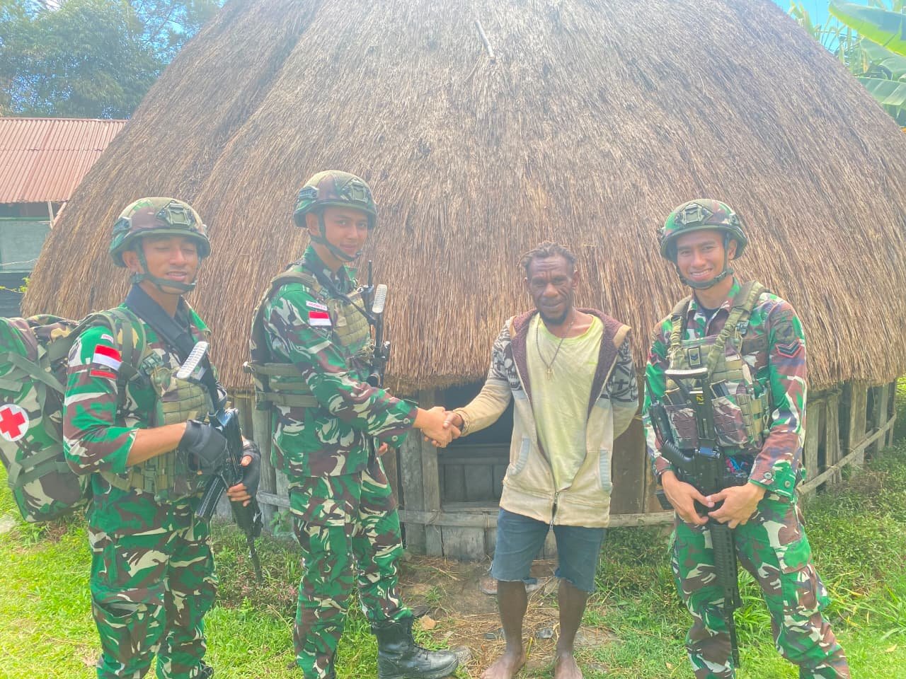 Pelayanan Kesehatan Satgas Yonif 645 GTY di Eragayam. - thewasesanews.com