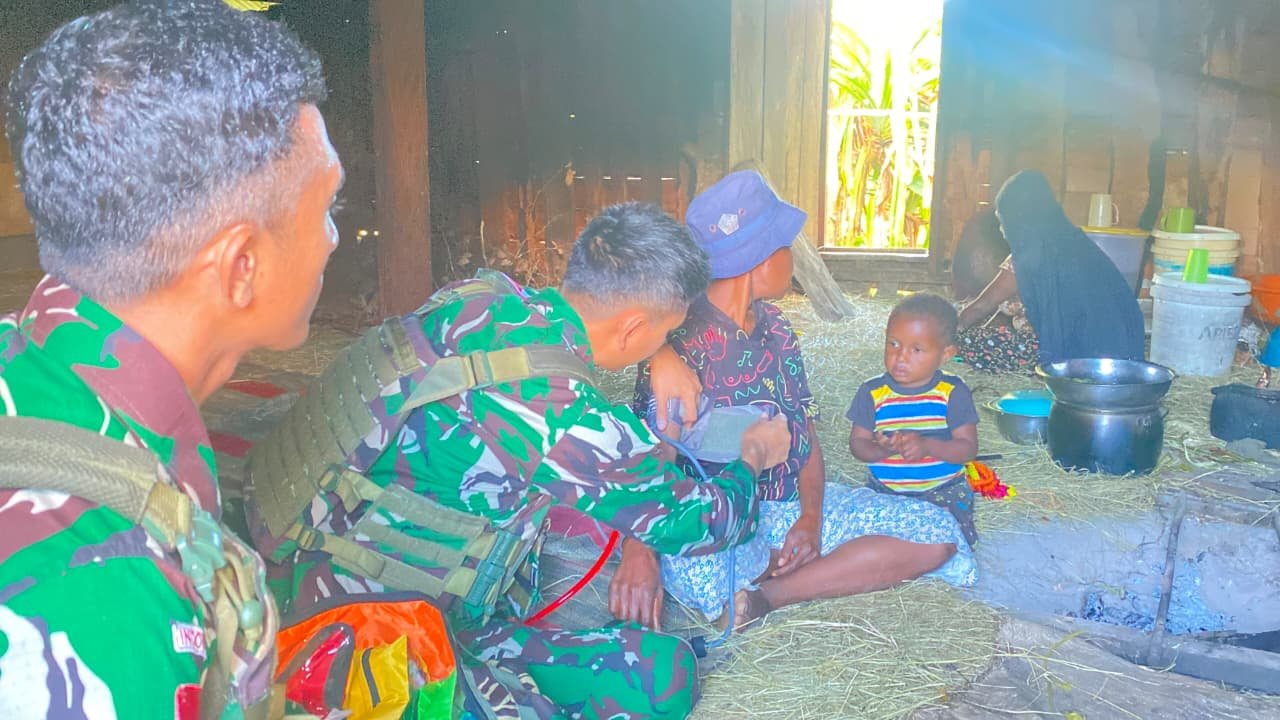 Pelayanan Kesehatan Satgas Yonif 645 GTY di Eragayam. - thewasesanews.com