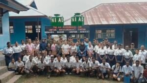Satgas Yonif 123 Rajawali Bangun Sumur Bor Mappi. - thewasesanews.com