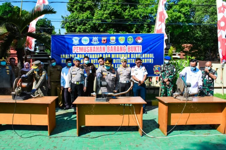 Polresta Cirebon Musnahkan Miras dan Knalpot Brong. - thewasesanews.com