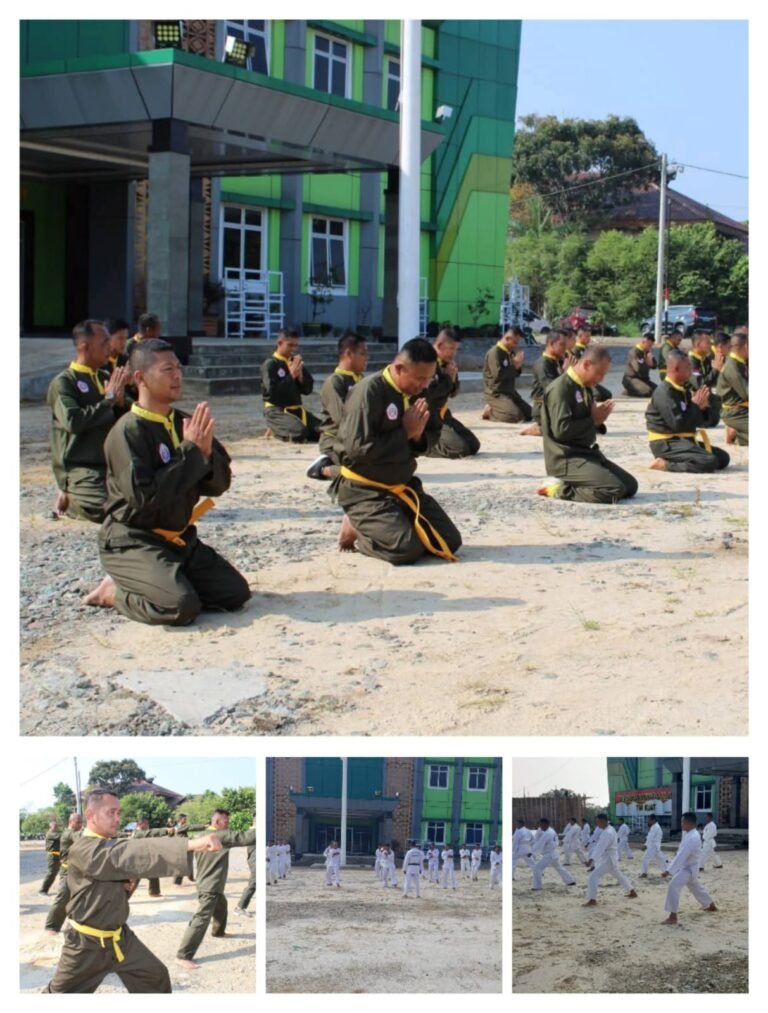 Prajurit Kodim 0411/KM Latihan Silat Militer dan Karate. - thewasesanews.com