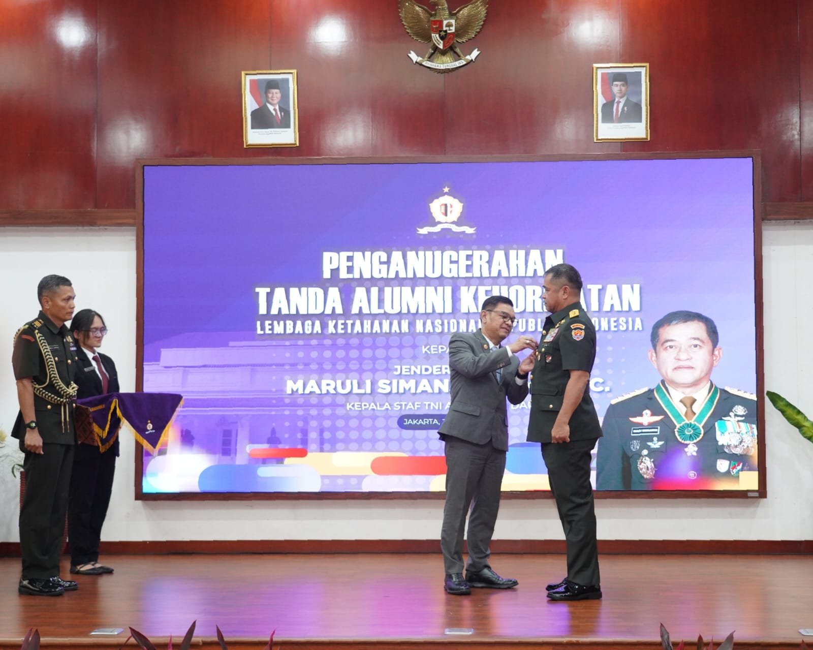 Kasad Jenderal Maruli Terima Alumni Kehormatan Lemhannas RI. - thewasesanews.com