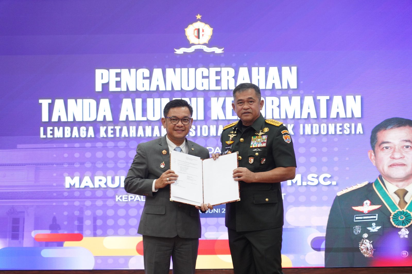 Kasad Jenderal Maruli Terima Alumni Kehormatan Lemhannas RI. - thewasesanews.com