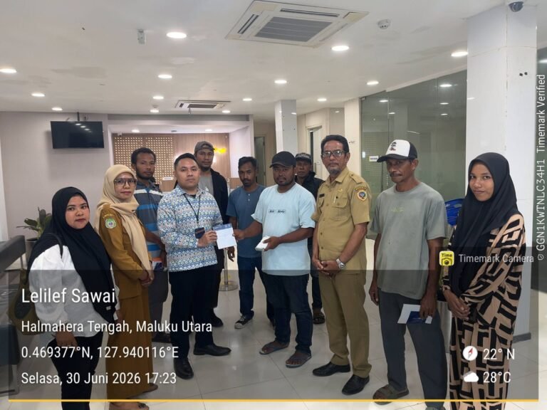 Dinsos Halteng Dampingi Penyaluran Santunan Korban Konflik Patani Barat. - thewasesanews.com