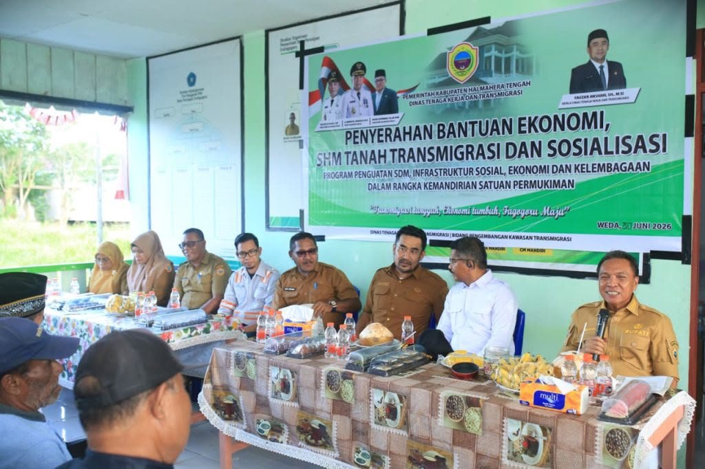 Bupati Ikram Serahkan SHM dan Bantuan Ekonomi Desa Waleh. - thewasesanews.com