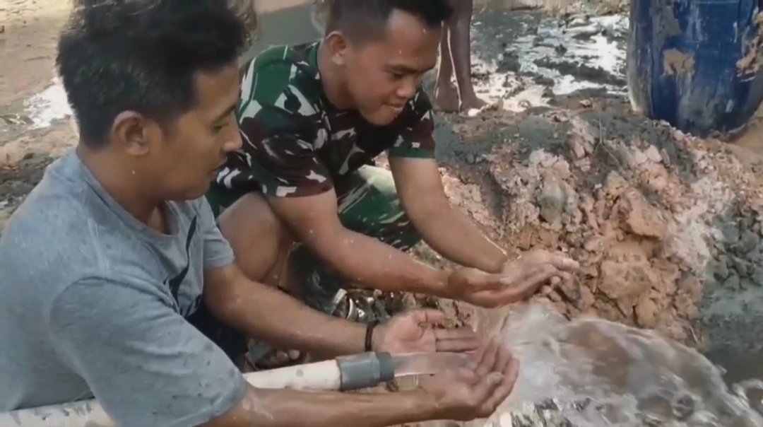 Satgas Yonif 123 Rajawali Bangun Sumur Bor Kampung Dagimon Mappi. - thewasesanews.com