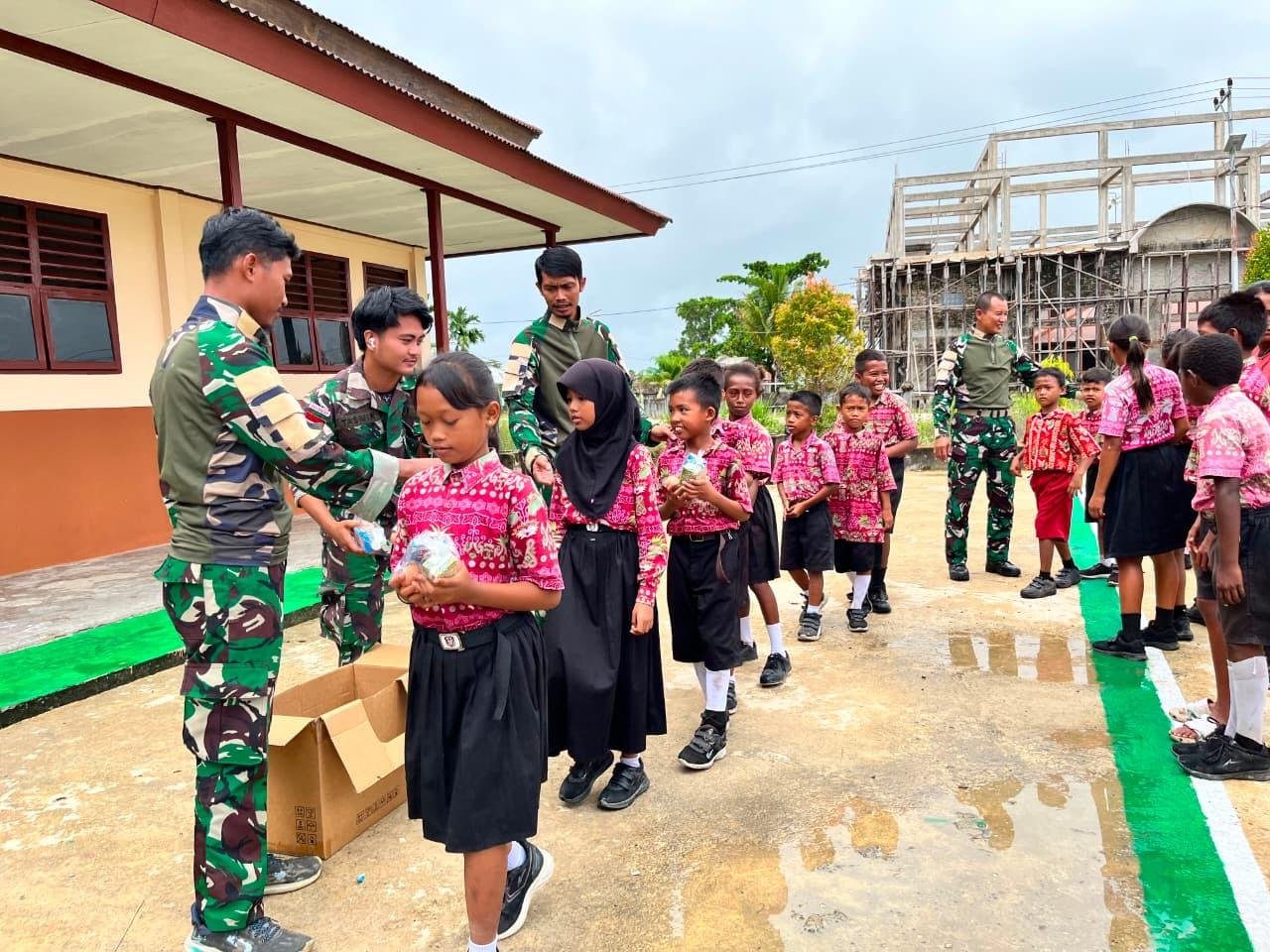 Satgas Yonif 410 Alugoro Rehabilitasi SD Inpres Stenkool 3. - thewasesanews.com