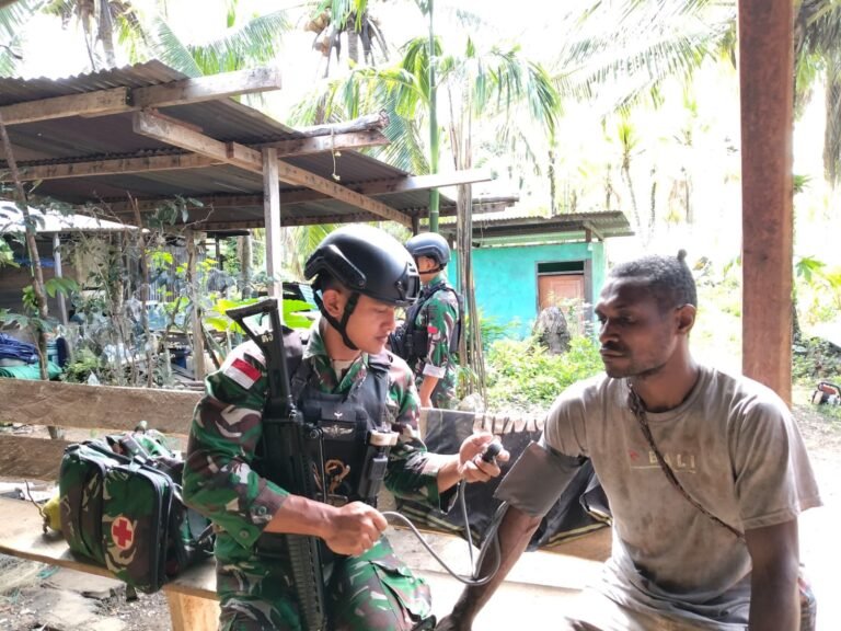 Satgas Yonif 410 Alugoro Gelar Yankes Gratis di Kaimana. - thewasesanews.com
