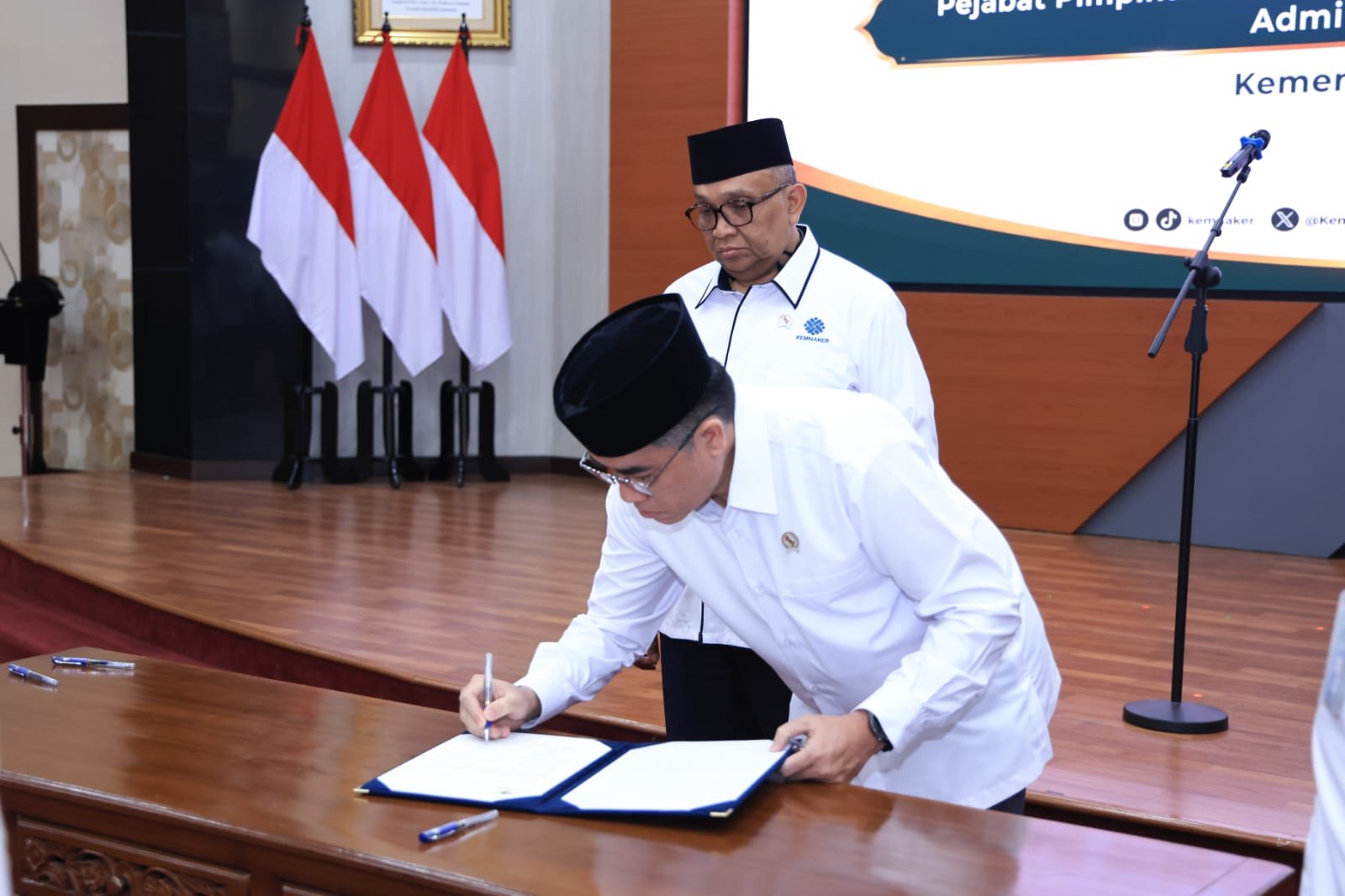 Menaker Yassierli Lantik Pejabat Baru Kemnaker. - thewasesanews.com