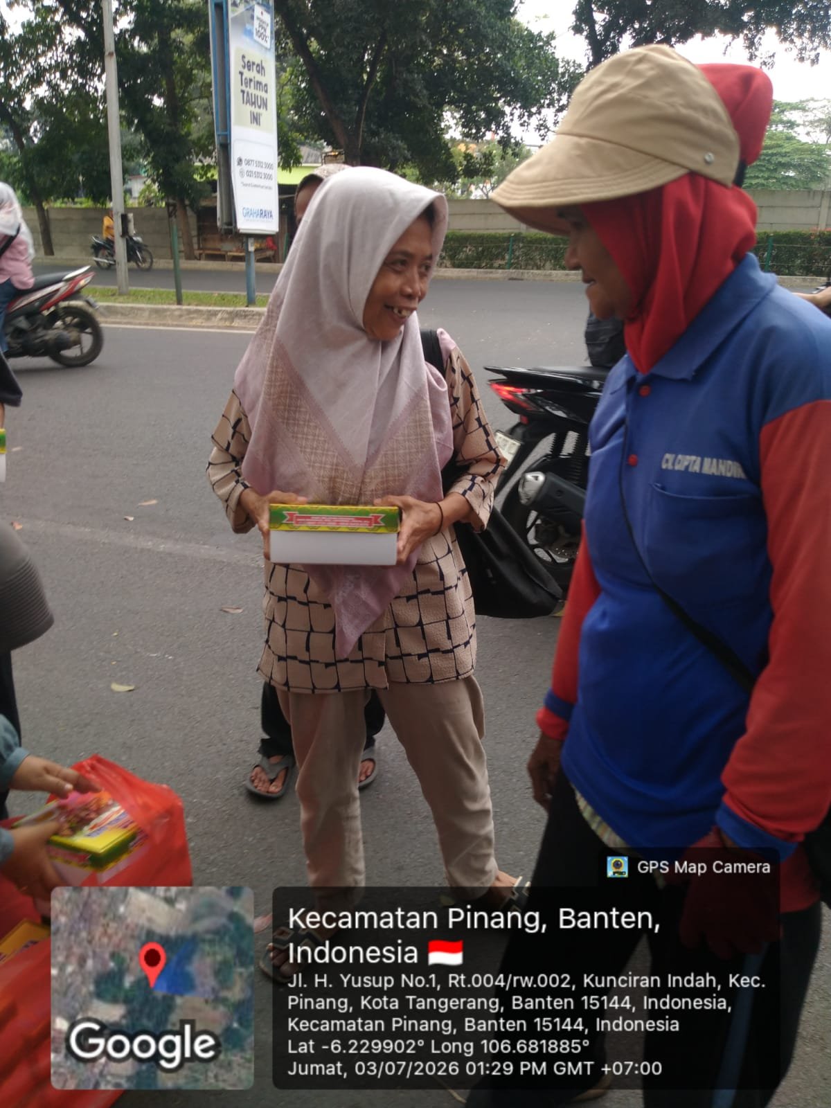 Berbagi Nasi Kotak FWJ Indonesia di Tangerang Kota. - thewasesanews.com