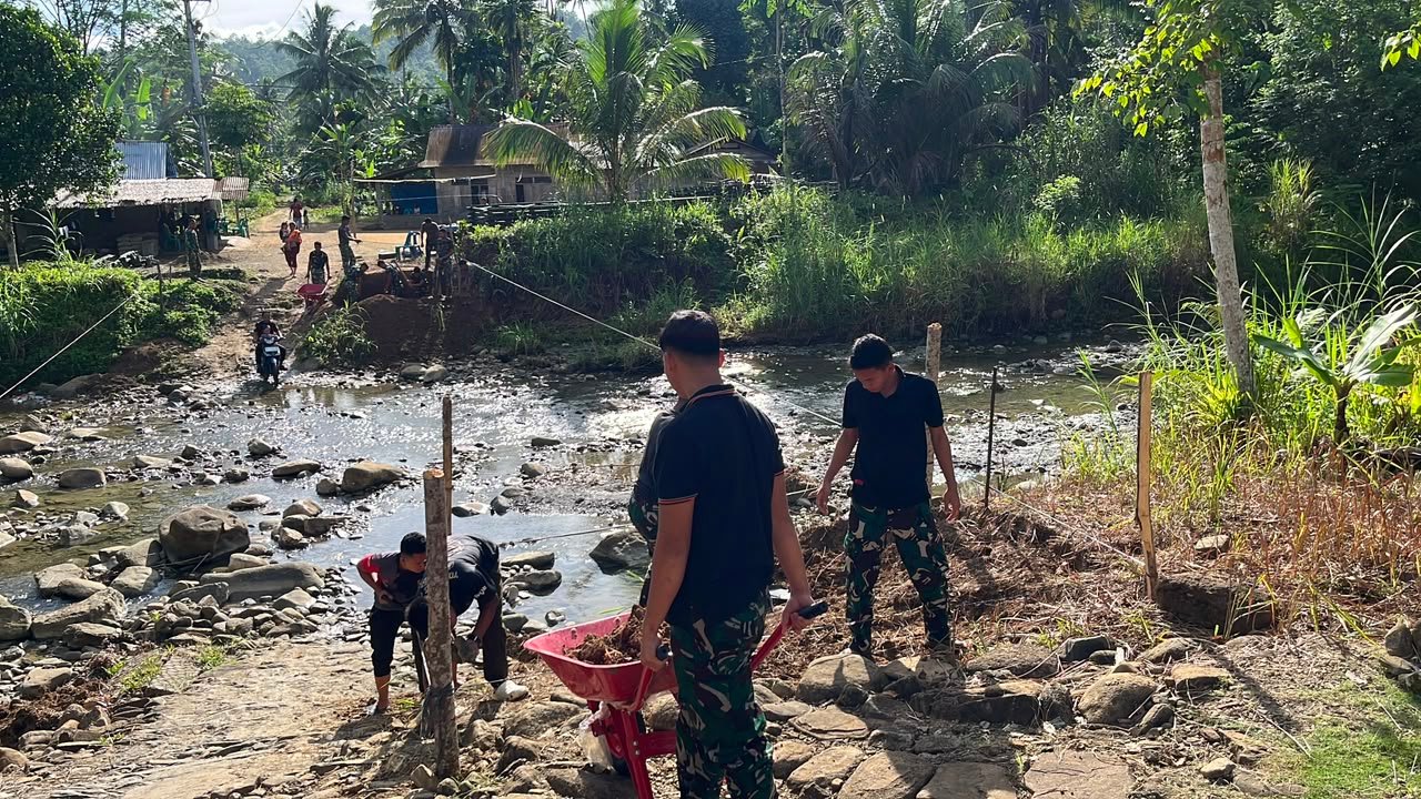Satgas Bakti TNI Bangun Jembatan Bailey di Nias. - thewasesanews.com