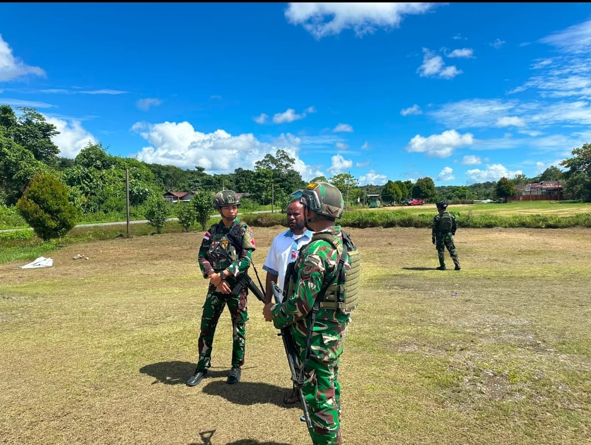 Satgas Yonif 645 Bersihkan Puskesmas Airu Papua. - thewasesanews.com