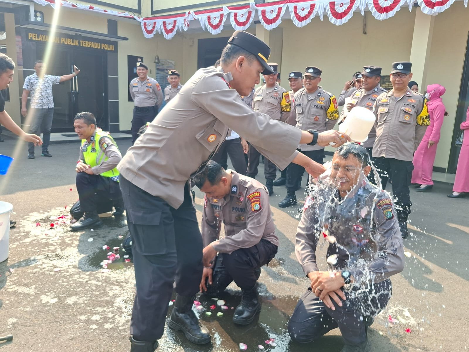 HUT Bhayangkara Polsek Cinere Gelar Syukuran Kenaikan Pangkat. - thewasesanews.com
