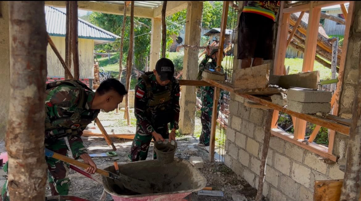 Satgas Yonif 645 GTY Bangun Klasis Di Kurima Yahukimo. - thewasesanews.com