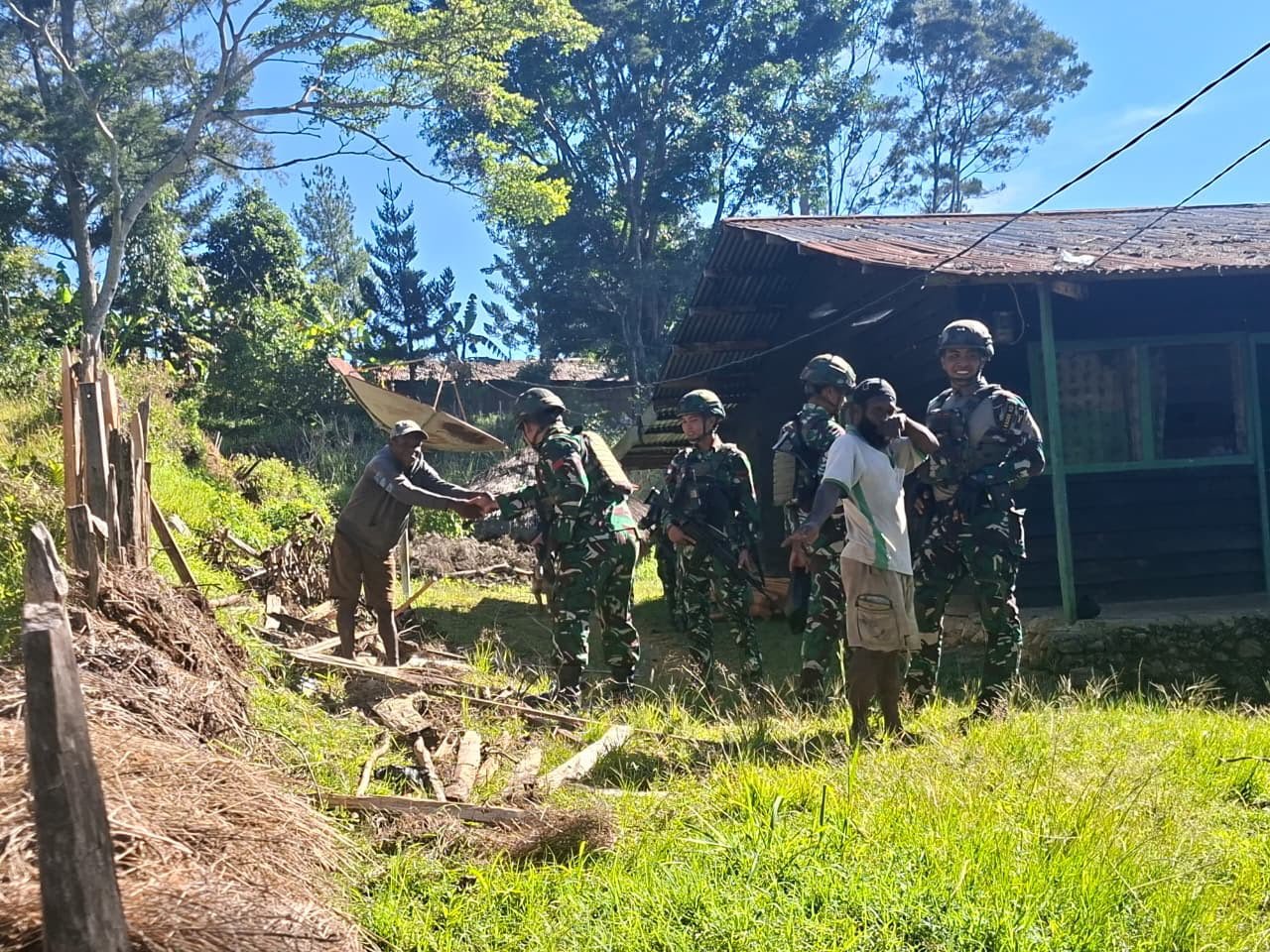 Satgas Yonif 645 GTY Gelar Pelayanan Kesehatan di Napua. - thewasesanews.com